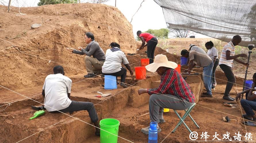 中肯联合考古发现旧石器中晚期石叶技术石制品